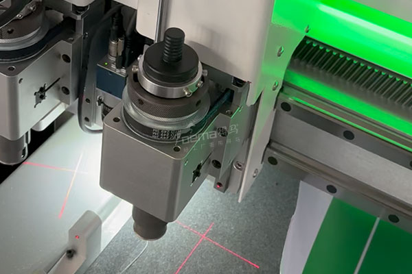 得馬F11高速裁切機細節