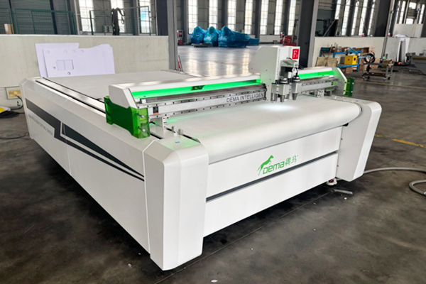 得馬F11高速裁切機