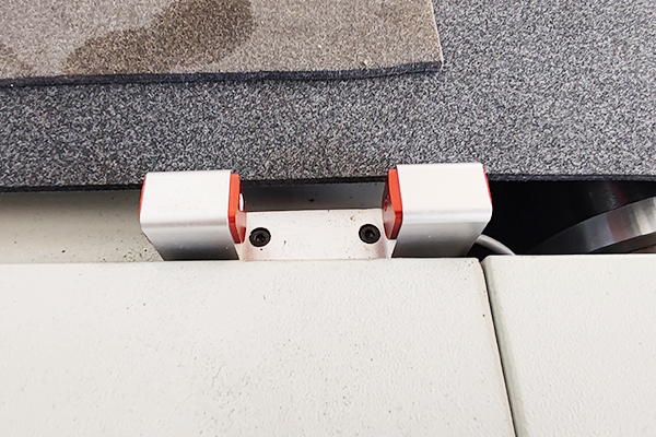 得馬F11高速裁切機(jī)激光對刀儀